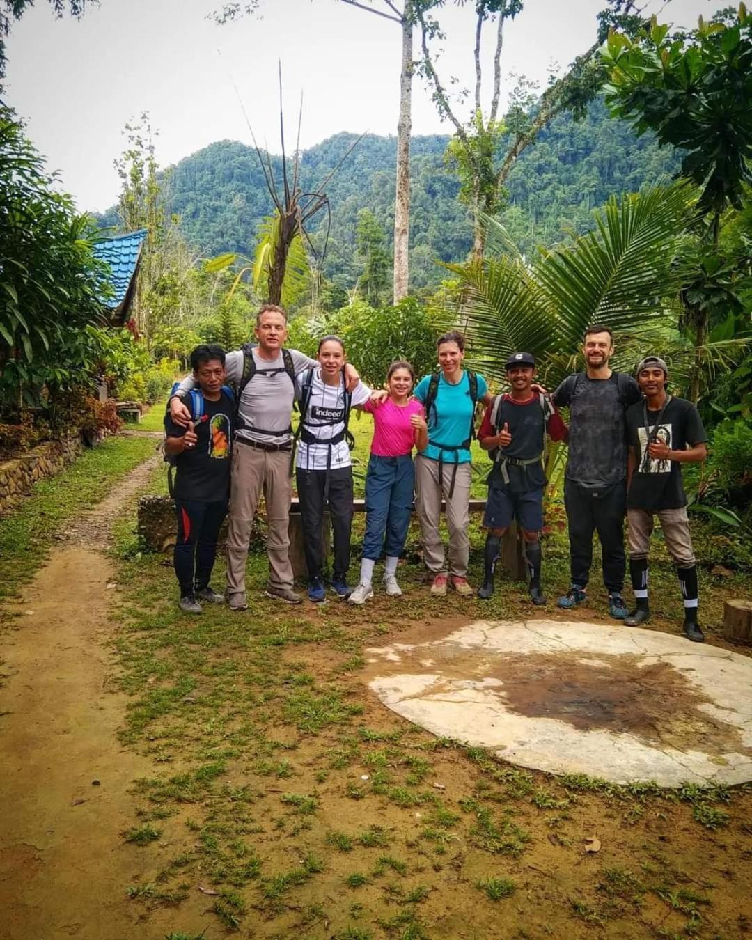 Batu Kapal Guest House & Jungle Trekking Bukit Lawang Exteriör bild
