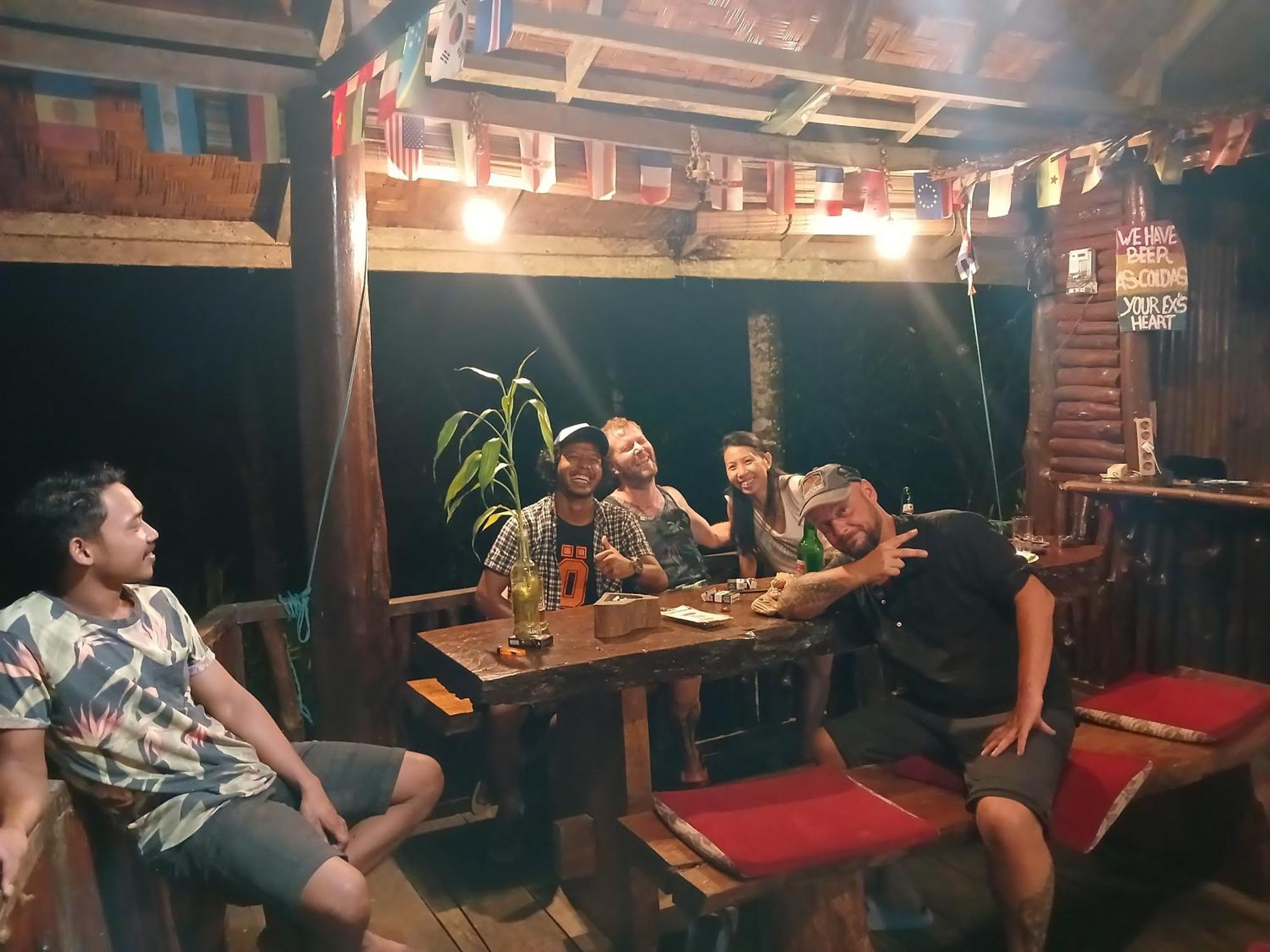 Batu Kapal Guest House & Jungle Trekking Bukit Lawang Exteriör bild