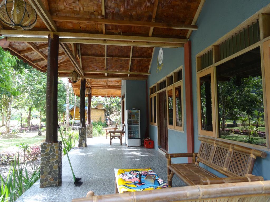 Batu Kapal Guest House & Jungle Trekking Bukit Lawang Exteriör bild