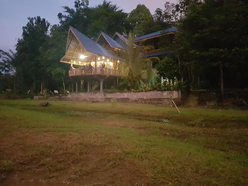 Batu Kapal Guest House & Jungle Trekking Bukit Lawang Exteriör bild